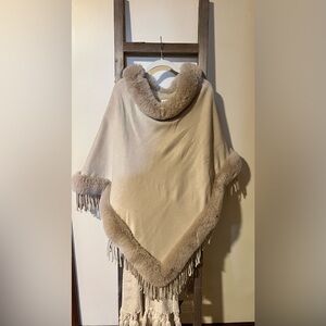 Elegant Cream Poncho with faux fur and Fringe